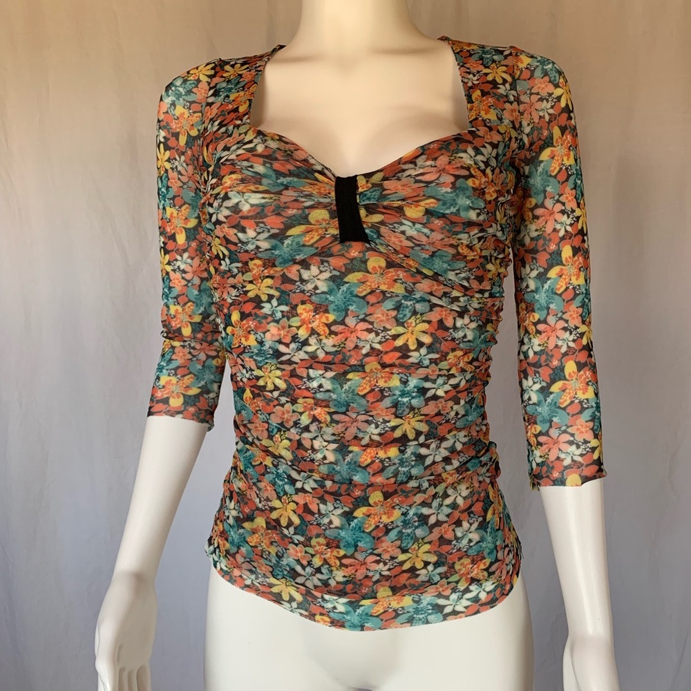 Daisy & clover 3/4 sleeve floral nylon top